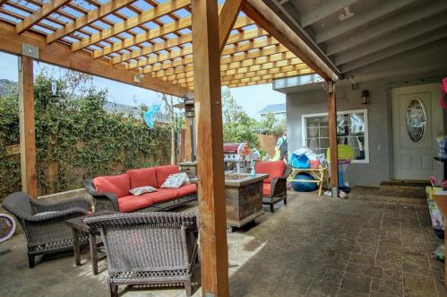 245 Lilly Ave, Gilroy, CA 95020-4242