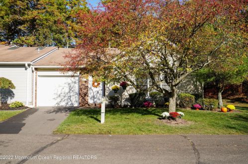 34 Nicole Ct, Lakewood, NJ 08701-7314