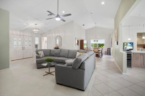 108 Palmetto Dunes Cir, Naples FL  34113-7560 exterior