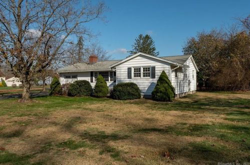 1 Bowling Green Dr, North Haven, CT 06473-1409