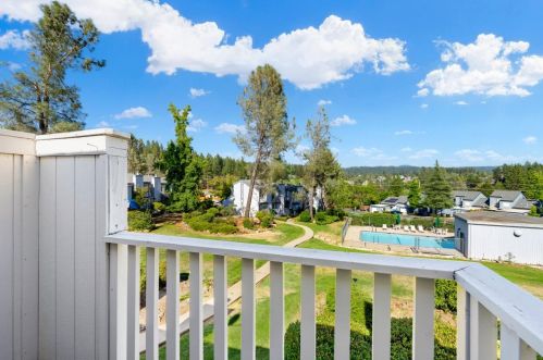 127 Rockwood Dr, Grass Valley CA  95945-5636 exterior