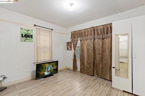 9825 E St, Oakland CA  94603-2339 exterior