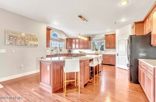 3 Equinox Ln, East Freehold NJ  07728-8652 exterior