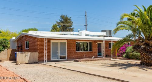 5721 Waverly St, Tucson, AZ 85712-3738