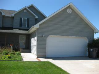 1718 Birch St, Aurora, NE 68818-3125