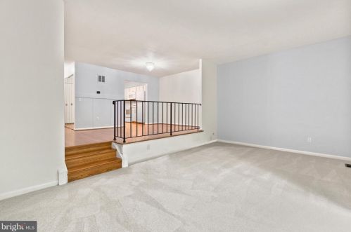 11700 Decade Ct, Herndon, VA 20191-2943
