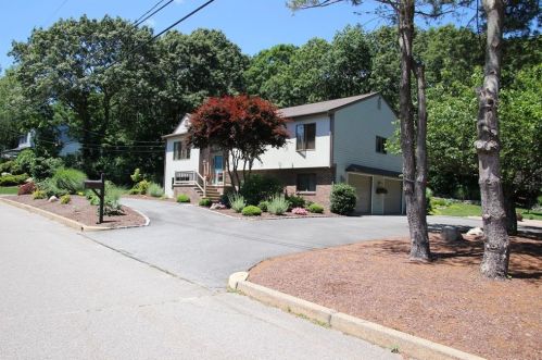 43 Mark Dr, Lincoln RI  02865-4025 exterior