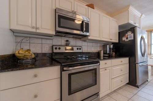 335 Albion Rd, Lincoln RI  02865-4240 exterior