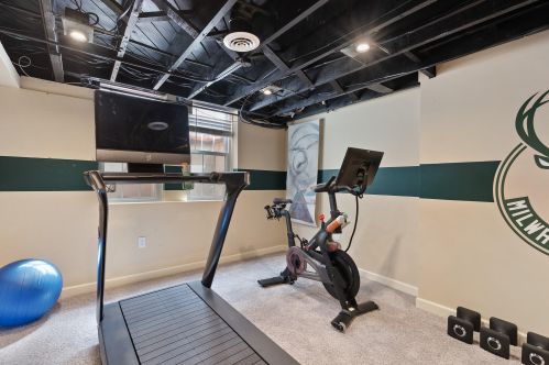 2119 Marion St, Milwaukee WI  53211-2007 exterior