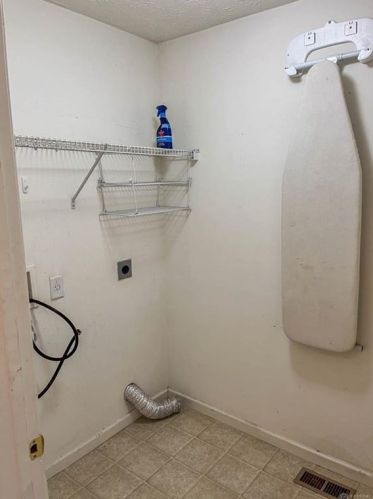 115 Springhouse Dr, Englewood OH  45322-8795 exterior