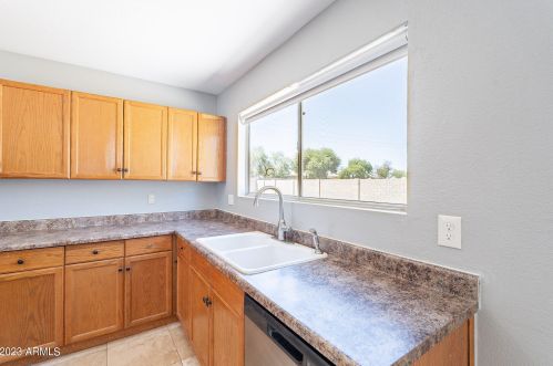 6838 42nd Way, Phoenix AZ  85042-5211 exterior