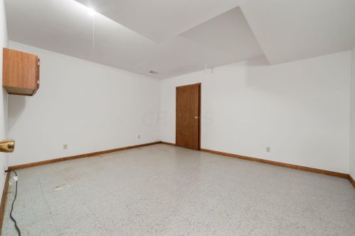 2375 Chickasaw Dr, London OH  43140-9014 exterior