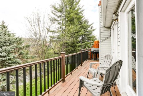 1046 Country Hill Dr, Harrisburg PA  17111-4655 exterior