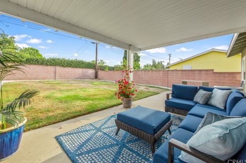 6350 San Rolando Cir, Buena Park CA  90620-3637 exterior