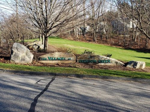 10 Fort Griswold Ln, North Windham, CT 06250-1555