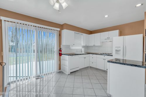 5 Wyoming Dr, Jackson Twp NJ  08527-1548 exterior