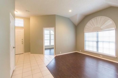 4701 Parkmount Dr, Fort Worth, TX 76137-5489