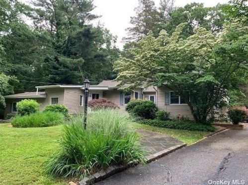 29 Chestnut Stump Rd, Northport, NY 11768-2622