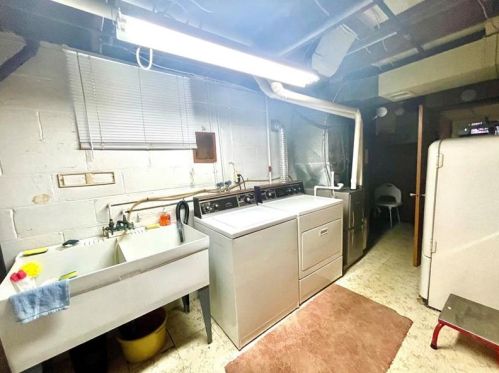 228 Calvert St, Bridgeville PA  15017-1916 exterior