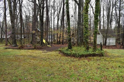 1123 Pepper Hill Rd, Greensboro NC  27407-2837 exterior