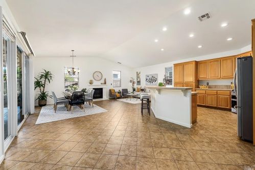 2213 Northview St, Santa Rosa, CA 95403-7677
