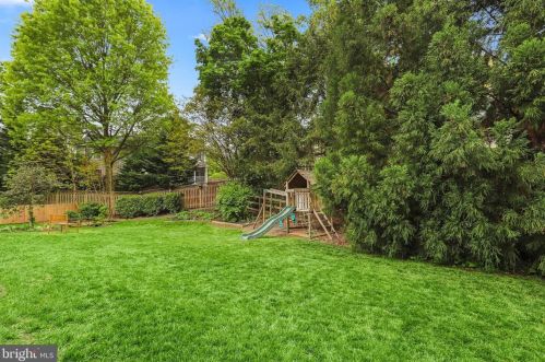 1426 Cellar Crk Way, Herndon VA  20170-2805 exterior