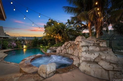 5394 Bloch St, San Diego CA 92122-4015 exterior