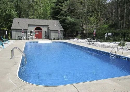 4 Pond View Dr, Brookfield Center CT  06804-3427 exterior