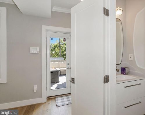 438 Kenyon St, Washington DC 20010-2915 exterior