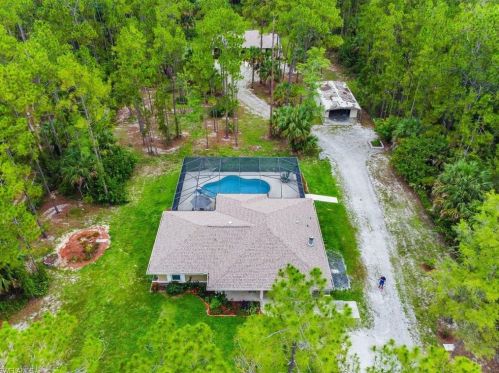 3995 8th Ave, Naples, FL 34117-9152
