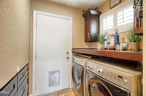 2062 Avila Pl, Oxnard CA 93036-8257 exterior