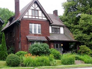 7034 Thomas Blvd, Pittsburgh, PA 15208-2435