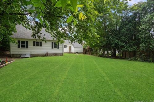 1 Beech Dr, Norwich CT 06360-2903 exterior