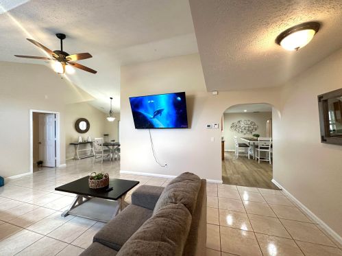 2062 Floresta Dr, Fort Pierce FL  34984-4706 exterior