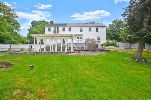 1084 Westover Rd, Stamford, CT 06902-1033