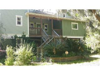 1304 Battery Creek Rd, Beaufort, SC 29902-6310