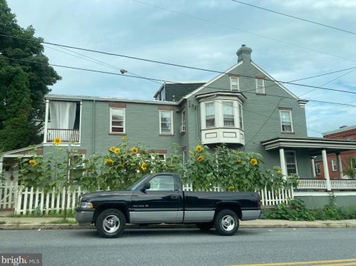 546 Orange St, Lancaster PA  17603-3669 exterior