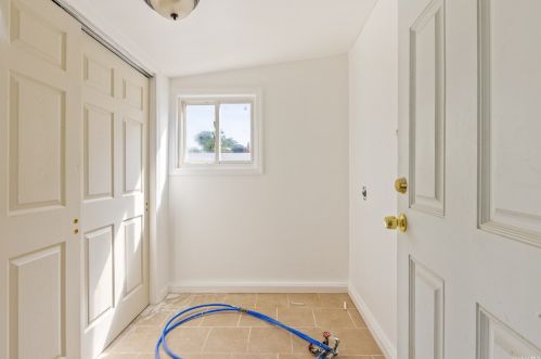 64 Knoll St, North Lindenhurst NY  11757-6906 exterior