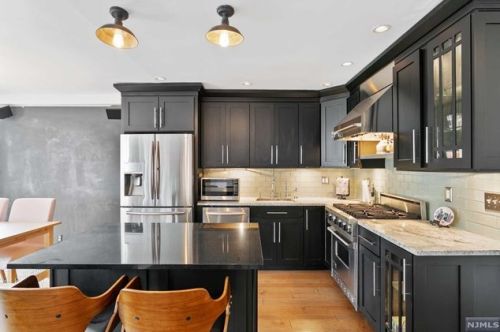 1375 River Rd, Edgewater NJ  07020-1455 exterior