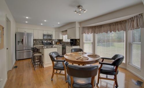 499 Gennie Ln, Cincinnati, OH 45244-1705
