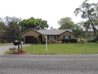 11860 Lakewood Dr, Port Richey, FL 34669-2905