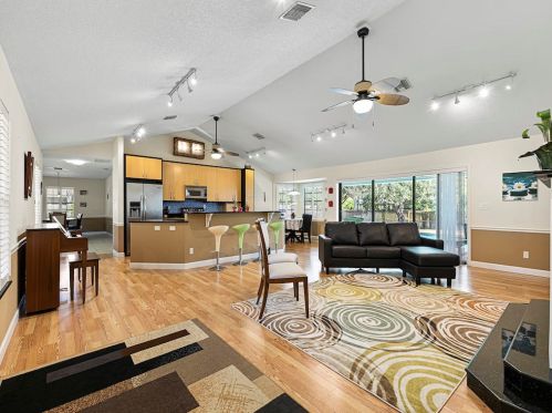 1050 31st Ave, Vero Beach, FL 32960-4096