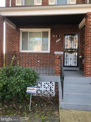 1642 Fort Davis Pl, Washington, DC 20020-1007