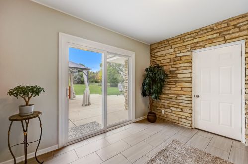 10043 Greenview Dr, Thiensville WI  53092-5749 exterior