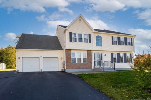 9 Bystrek Dr, Middletown, CT 06457-8705