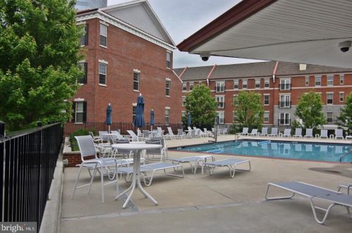 500 Admirals Way, Philadelphia PA  19146-5223 exterior