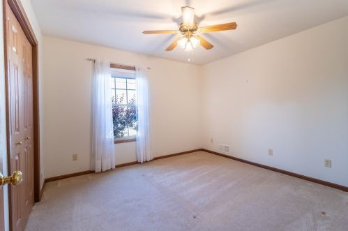 1084 Timberwood Dr, Beaver Falls PA 15010-1614 exterior