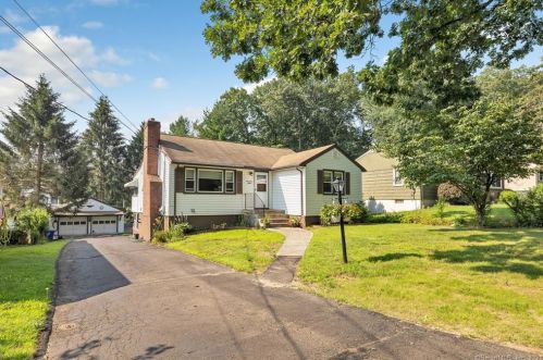 1715 Old Town Rd, Bridgeport, CT 06606-1318