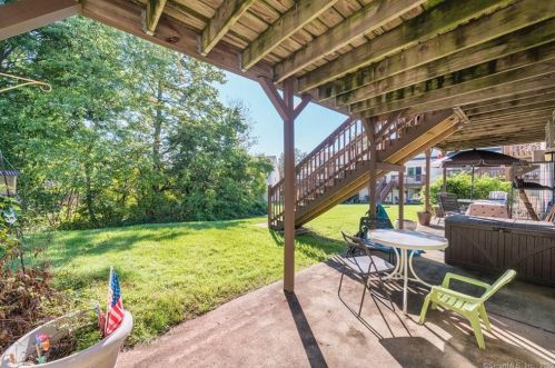 1261 Washington St, Middletown, CT 06457-2925