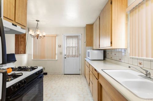 9833 Sharon Ave, Riverside CA  92503-3102 exterior